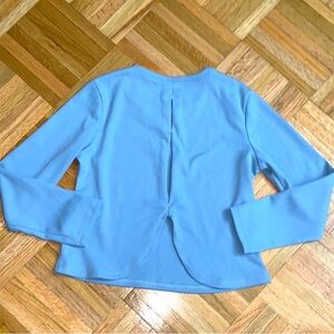 FREELY - Activewear Top w/ Peekaboo Back - Girl’s Small - NEW